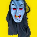 فیس ماسک خون آشام مو دار